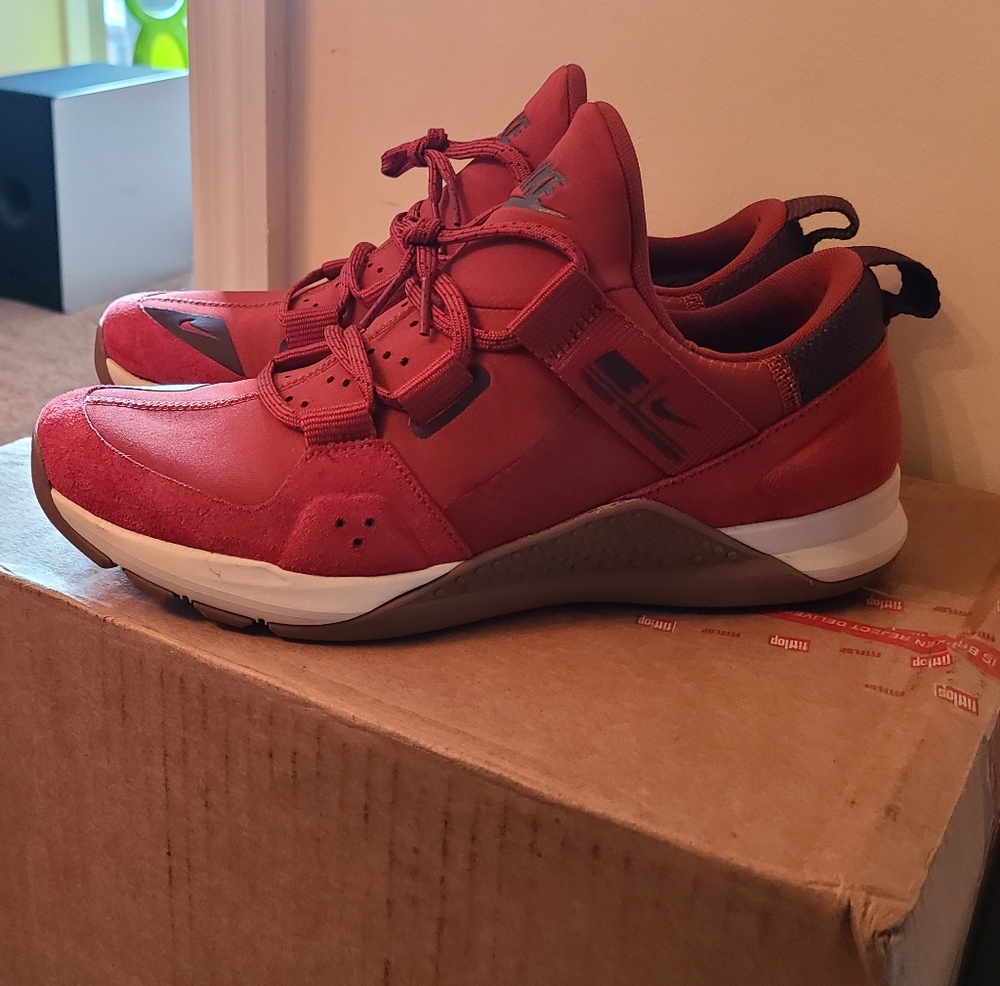 Nike tech trainer Amp